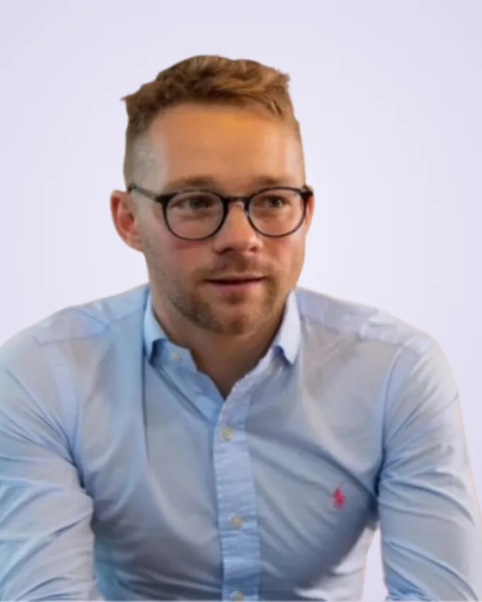 Gareth, Clients